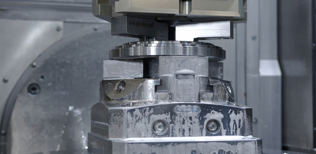 Part machining on a GROB universal machine