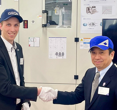 Florian Grob der GROB-WERKE und Herr Sahashi von Sumitomo Electric Industries
